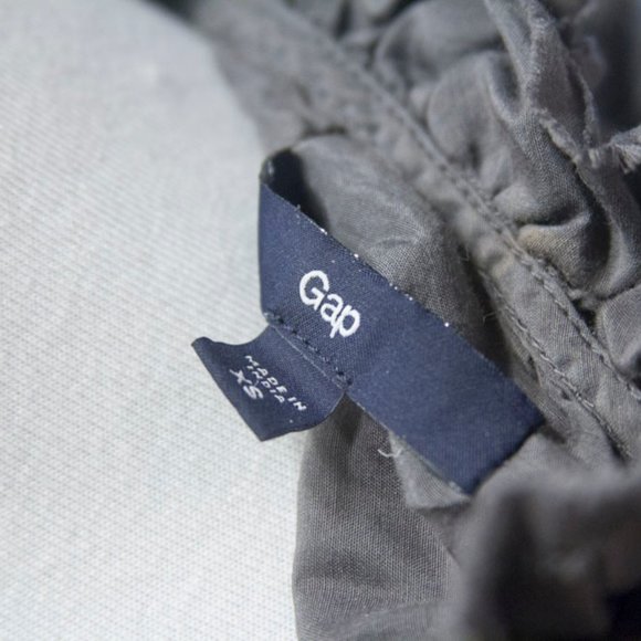 Sleeveless Grey Gap Shirt with Ruffle - Picture 3 of 3